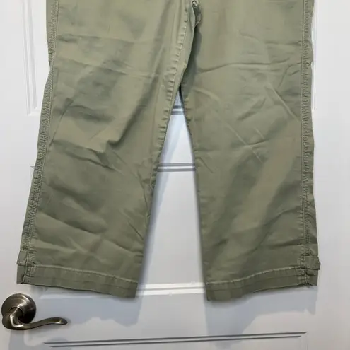 Gloria Vanderbilt ๐๏ธ 5/$20 Sage Green Corduroy Cropped Capri Pants Size 8