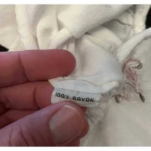 L Pogee Tank Top Womens L XL White Embroidered Floral Ruffle Hem Rayon