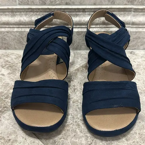 Me Too Yasmin Chunky Heel Navy Size 7.5