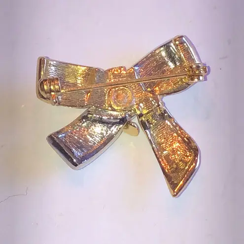 Elegant Vintage Gold Tone Bow Brooch with Sparkling Accents