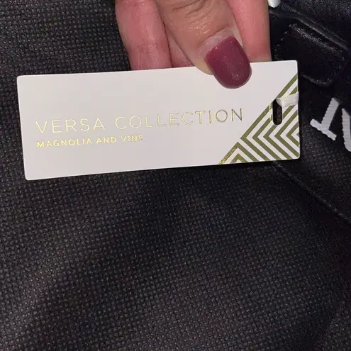 Magnolia and Vine Versa Collection Bag. Size Medium Black Leather flowers Magnet