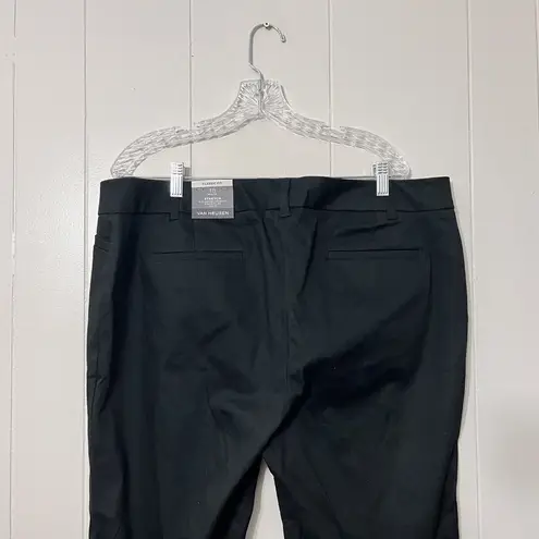 Van Heusen Women’s Black Classic Fit Straight Leg Stretch Ankle Pants Size 18NWT