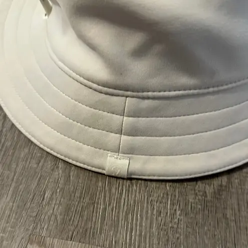 Lululemon  NWT S/M Both‎ Ways Reversible Bucket Hat in Manifesto Print & Bone - Image 10