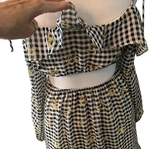 Rewind szS blk&wht checked w/flowers LSācold shoulder open back lined miniādress