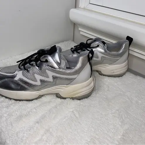 Chocolat Blu Women's Move Silver White Sneakers Atheltic Shoes 6.5 Futuristic