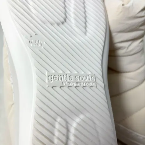 Gentle Souls by Kenneth Cole Cream Quilted Rosette Puff Booties Size 7.5