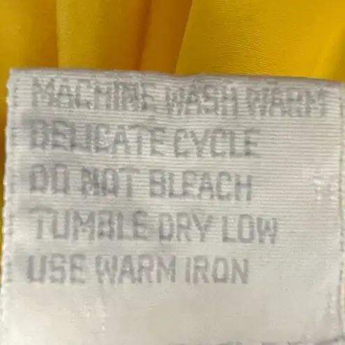 Shapely Vintage Banded Bottom V Notch Collar Polka Dot Blouse Yellow