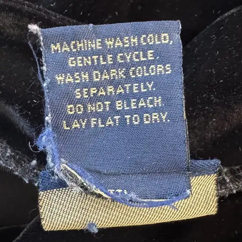 Laura Scott Vintage Y2K Black Velvet Mock Neck Short Sleeve Blouse