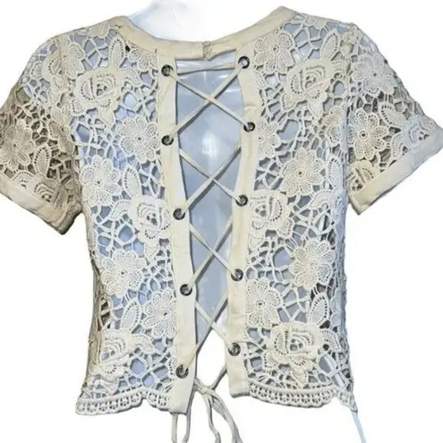 AMBIANCE Cream Crochet S/S O'Ring Lace Up Back Crop Top EUC Size S
