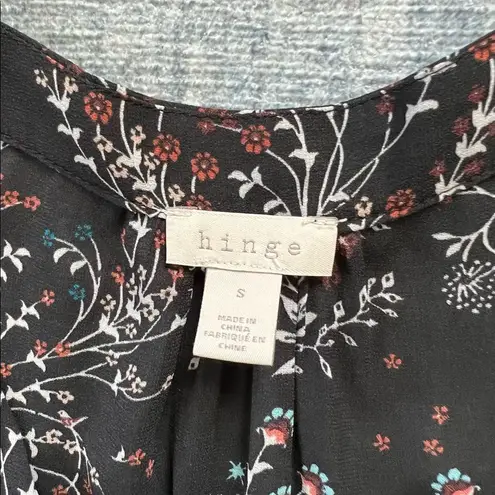 Hinge  Black Blue Sleeveless Floral Blouse Small