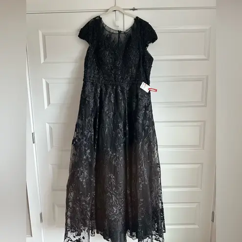 Mac Duggal Mac Duggal Embellished Floral Cap Sleeve A Line Gown Black 20405- NwT