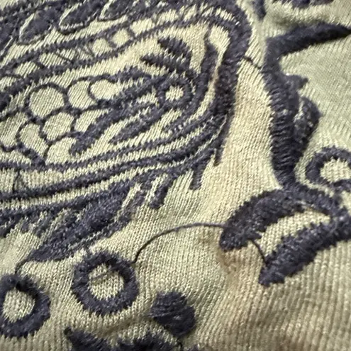 cupio Women's Green & Black Paisley Embroidered Short Sleeve Tee Medium