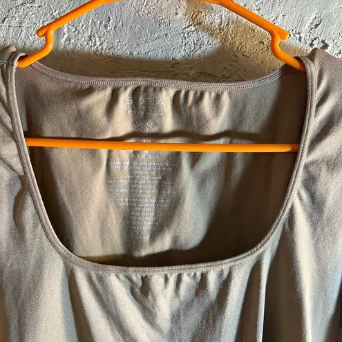 Bodysuit Sofia by Sofia Vergara Tan Fitted with Square Neckline & Long Sleeves Size XL