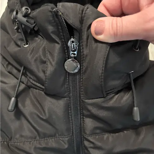 Stay warm in style with this Calvin Klein Performance down jacket NWT Black Size M