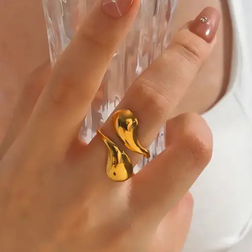 Bold Gold Water Drop Adjustable Statement Ring – Modern Sculptural Design