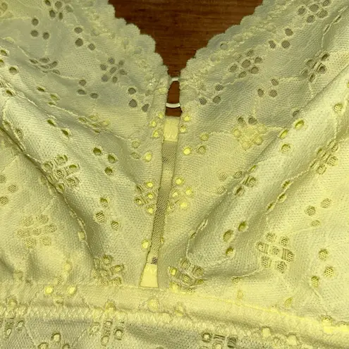 Woman’s Colsie Yellow Lace Lattice Crop Camisole Size1X Size 1X