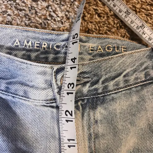 American Eagle Mom Jeans High Waisted Light Wash Denim Comfort Fit 20 Short Blue Size undefined