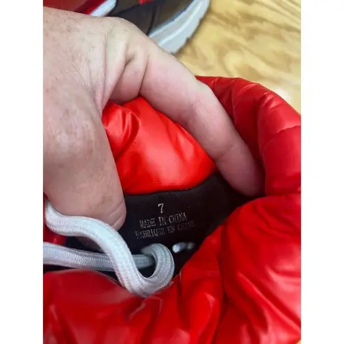 Jeffrey Campbell  Women's Navy Red Platform Lug Sole Winter Snown Boot 7 S17