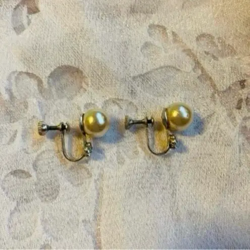Pearl Bauble Screwback Earring Vintage “Selene” White Classic Elegant Simple Minimalist