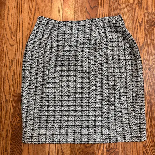 St. John Windsor Knit Pencil Skirt Hematite Multicolor
Size: 14