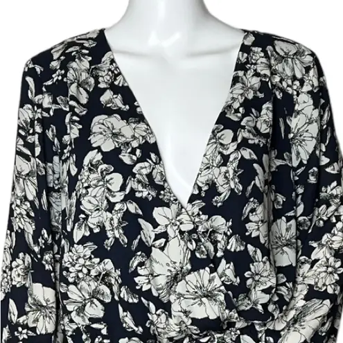 Skies Are Blue Romper Womens Large Navy Blue White Floral Flowers Boho Cottage