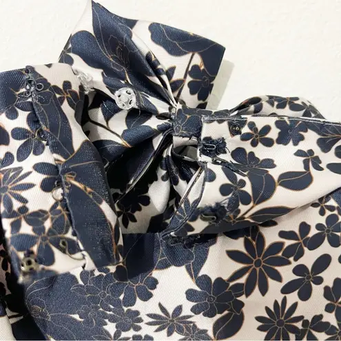 Monique Lhuillier Blue White Floral Gown
Bow Back Formal Size 4