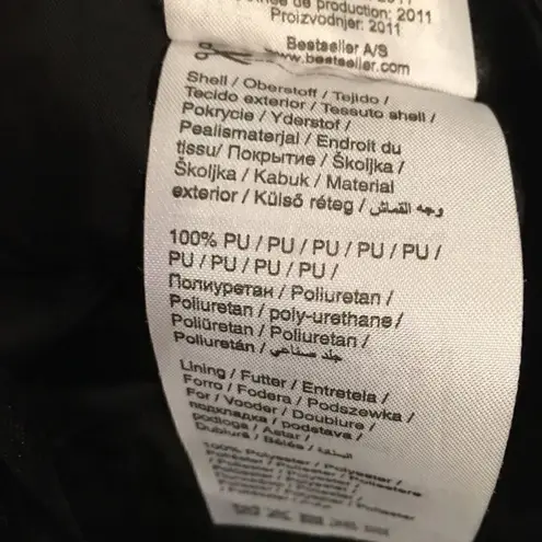 VERO MODA 4 pocket faux leather shorts! Super cute