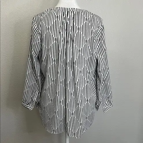 NYDJ Black/White Abstract Print Pleat Back Blouse Size Small