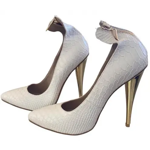 White Snake Embossed Pointed Toe Zipper Cone Heel Pumps Size 7.5