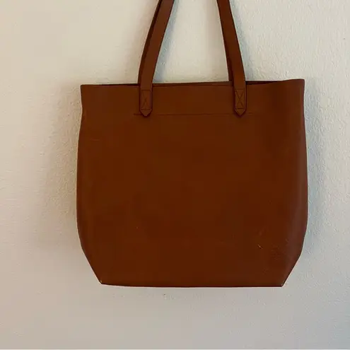 Madewell  leather Medium Transport Tote in color English saddle