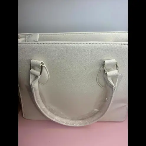 Daisy Fuentes  NWT White Purse MSRP $88