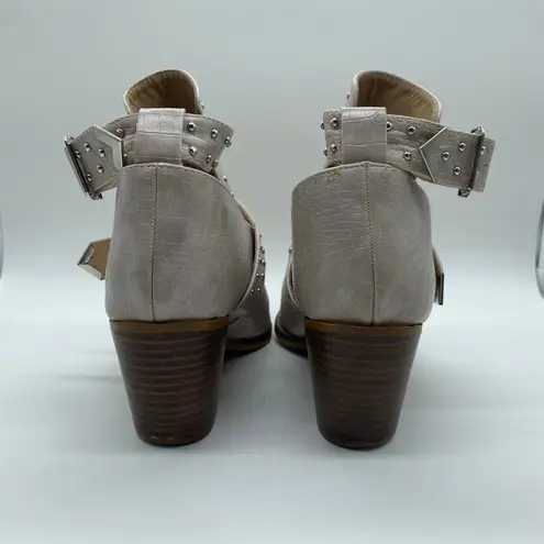 Arider Girl Cream Stud Buckle Crocodile Pointed Toe Block Heels Women's size 8.5