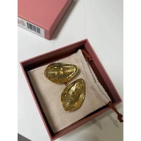 Cult Gaia NWT Erin Earrings in Sand Dollar