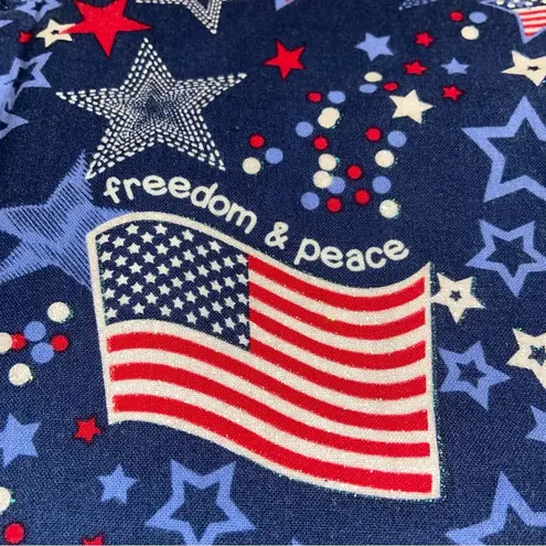 Peaches Scrubs Patriotic Flags Stars Print 2 Pocket V