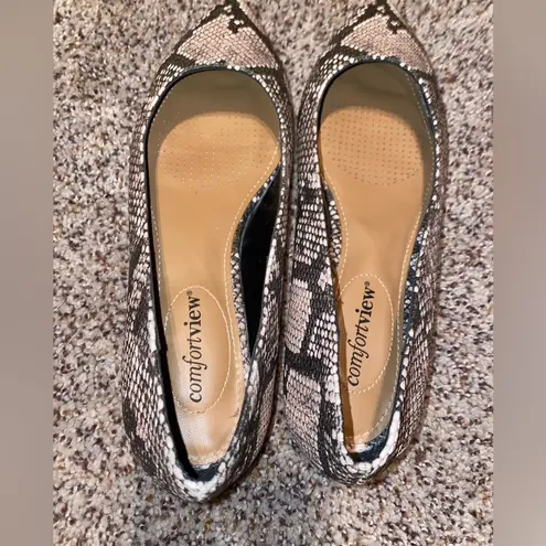 Comfortview The Olive Flat snakeskin shoes size 7W NWOB
