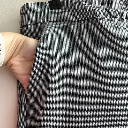 Emma & Olivia Black and White Houndstooth Print Cropped Ankle Pants, Size Small