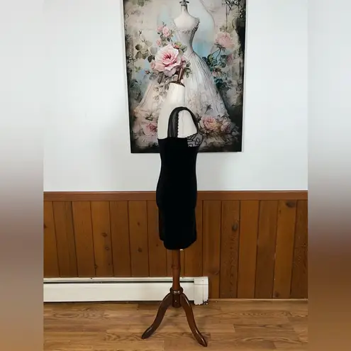 Super Cute Vintage 90s 5*7*9 Black Velvet Mini Dress! Size XS