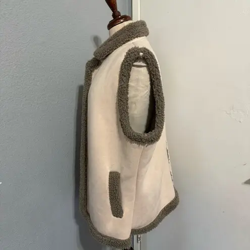 Anthropologie Akemi + Kin Women Cream & Gray Collared Sherpa Vest One Size Size undefined