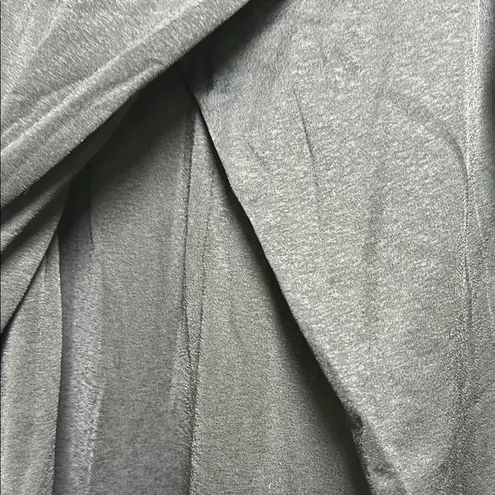 Lululemon  Black Sleeveless Women's Tank Top Size 12 Featuring Pleated Back