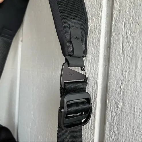 Peak Design Everyday Sling v2 6L Camera Bag in Coyote X