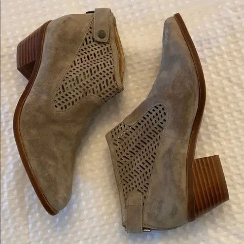 via spiga 💝HP!💝 NWOT! CHRISSY Bootie Gray Suede