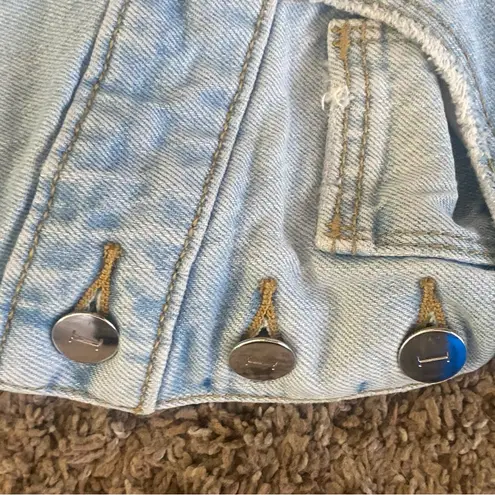 Isabel Maternity by Ingrid & Isabel Shortall Maternity Jean Shorts Light Wash 8 Blue Size undefined