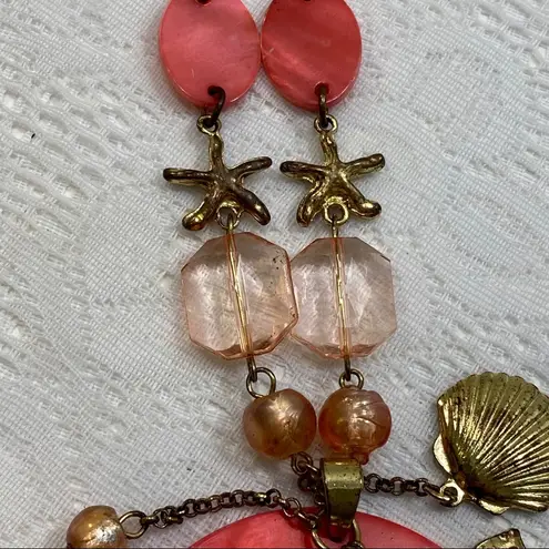 Beachy Look Necklace. Coral Color Center Accent.