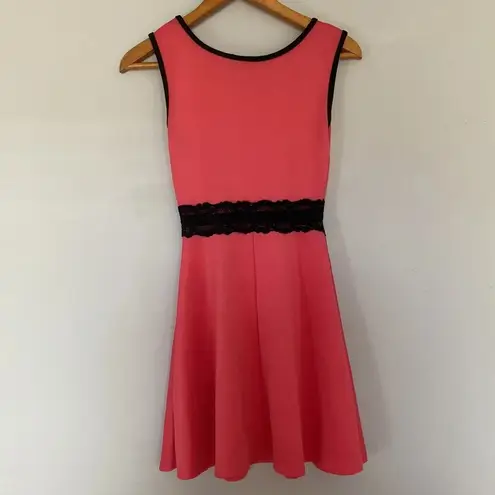 Try! This Pink and Black Lace Sleeveless Dress Size Small