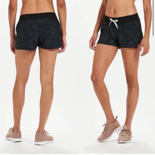 Vuori Clementine Black Athletic Shorts Lightweight Performance Sz:S