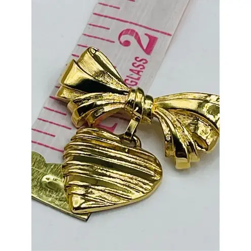 Bow and dangle heart brooch 1980’s Avon Gold