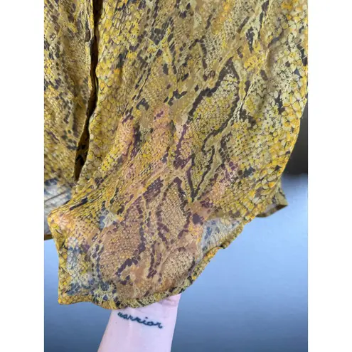 Equipment Femme Womens Yellow Snake Skin Print Blouse Sz S 100% Silk Lightweight