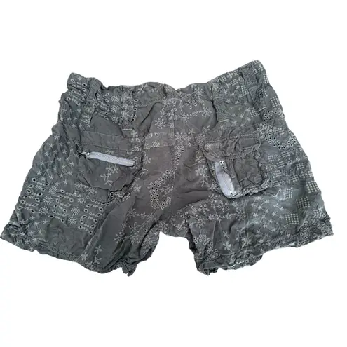 Johnny Was Eyelet Cargo Shorts Women’s Size 10 Gray Green Embroidered Boho