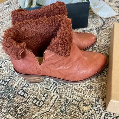 Anthropologie Kelsi Dagger   Leather Fur Lined Kayak Boots in Honey - 7.5