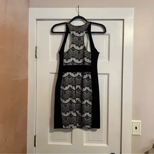 Solemio #130 LOS ANGELES BLACK AND WHITE LACE DRESS LARGE